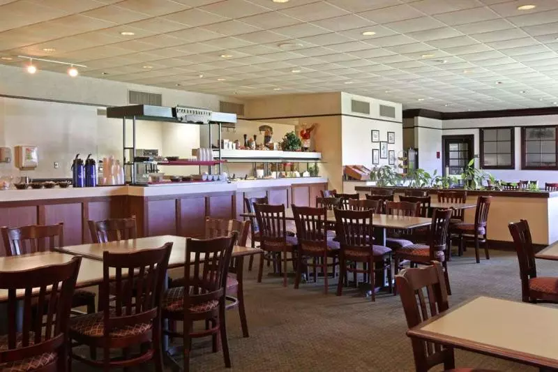 هتل Clarion Inn & Suites