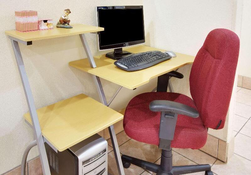 בית מלון כפרי Days Inn By Wyndham Fairfield