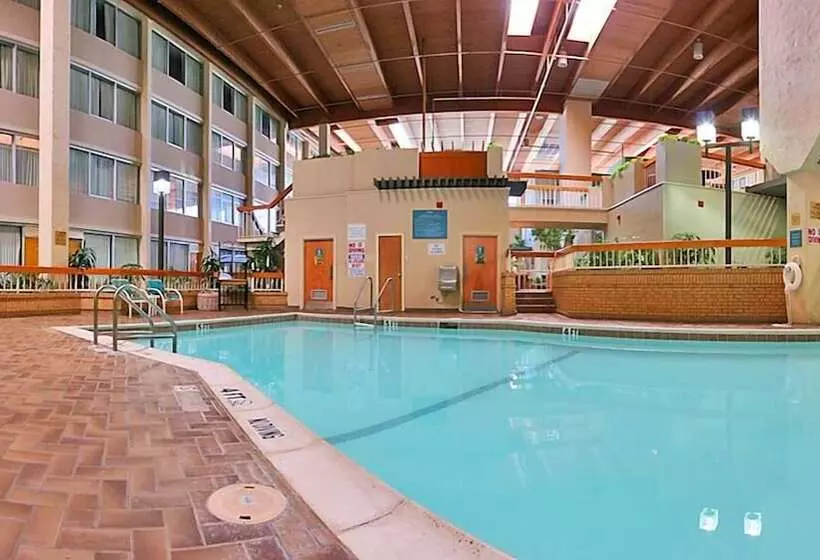 ホテル Ramada By Wyndham Dfw Airport
