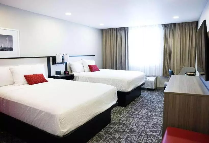 ホテル Ramada By Wyndham Dfw Airport