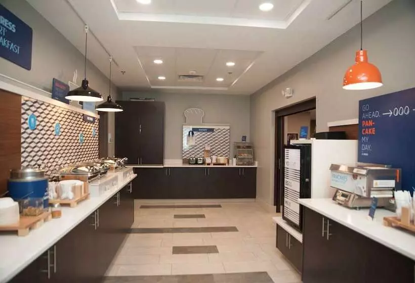 Holiday Inn Express Hotel & Suites Norfolk, An Ihg