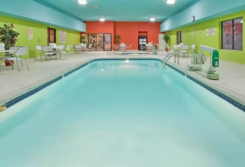 Holiday Inn Express Hotel & Suites Norfolk, An Ihg