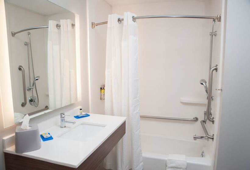 Holiday Inn Express Hotel & Suites Norfolk, An Ihg