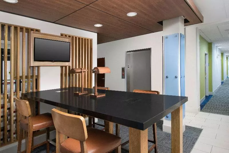 Отель Holiday Inn Express Knoxville Strawberry Plains, An Ihg