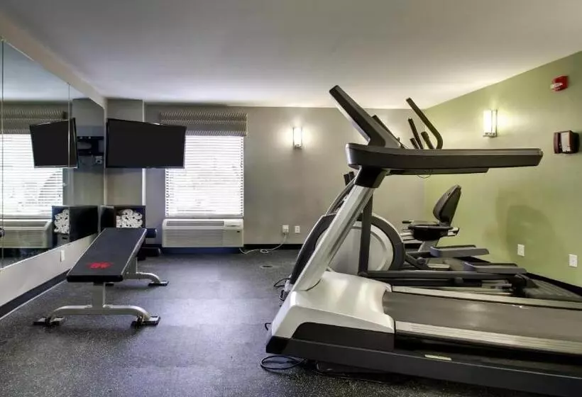 هتل Holiday Inn Express & Suites Jackson Downtown   Coliseum, An Ihg