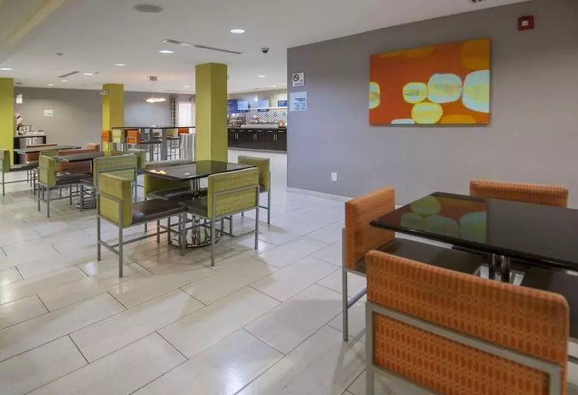 هتل Holiday Inn Express & Suites Jackson Downtown   Coliseum, An Ihg