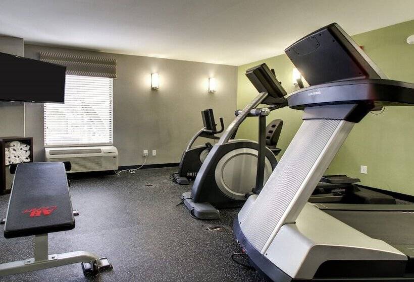 호텔 Holiday Inn Express & Suites Jackson Downtown   Coliseum, An Ihg