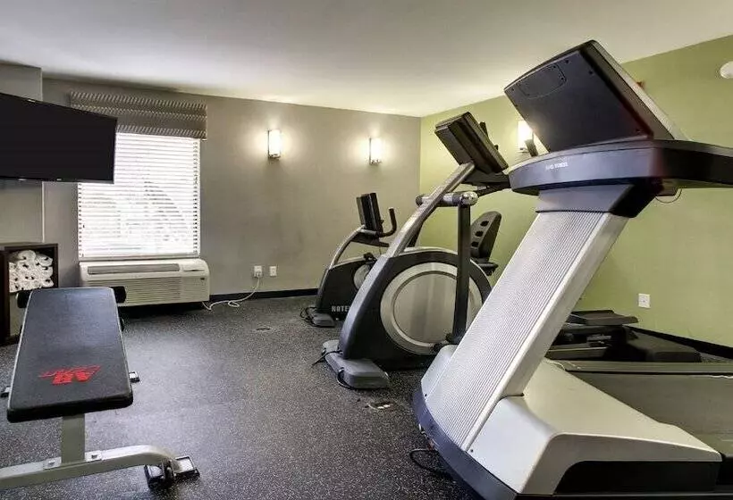 هتل Holiday Inn Express & Suites Jackson Downtown   Coliseum, An Ihg