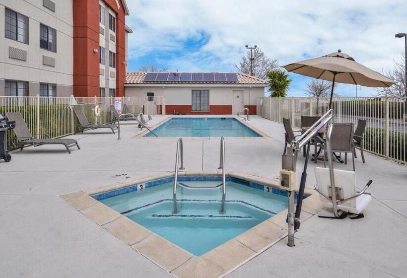 فندق Holiday Inn Express Westley, An Ihg