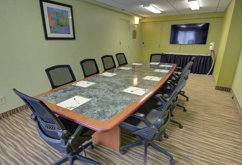 ホテル Holiday Inn St. Petersburg N   Clearwater, An Ihg