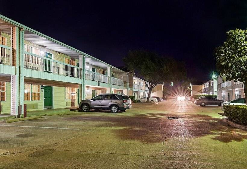 ホテル Hometowne Studios By Red Roof Dallas North Addison Tollway