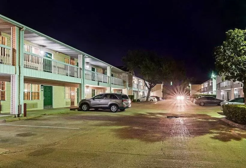 فندق Hometowne Studios By Red Roof Dallas   North Addison   Tollway