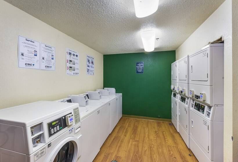 ホテル Hometowne Studios By Red Roof Dallas North Addison Tollway