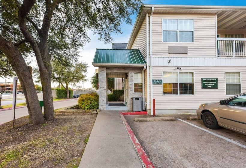 ホテル Hometowne Studios By Red Roof Dallas North Addison Tollway