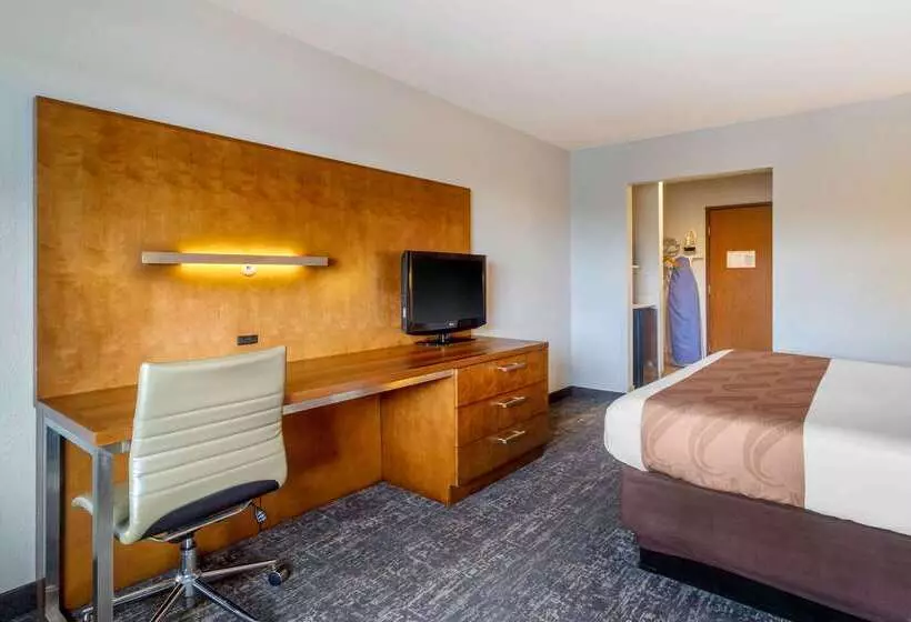 Отель Quality Inn