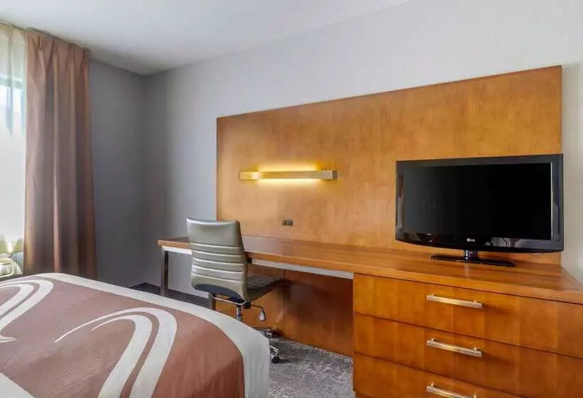 Отель Quality Inn