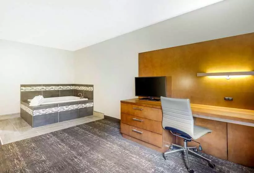 Отель Quality Inn