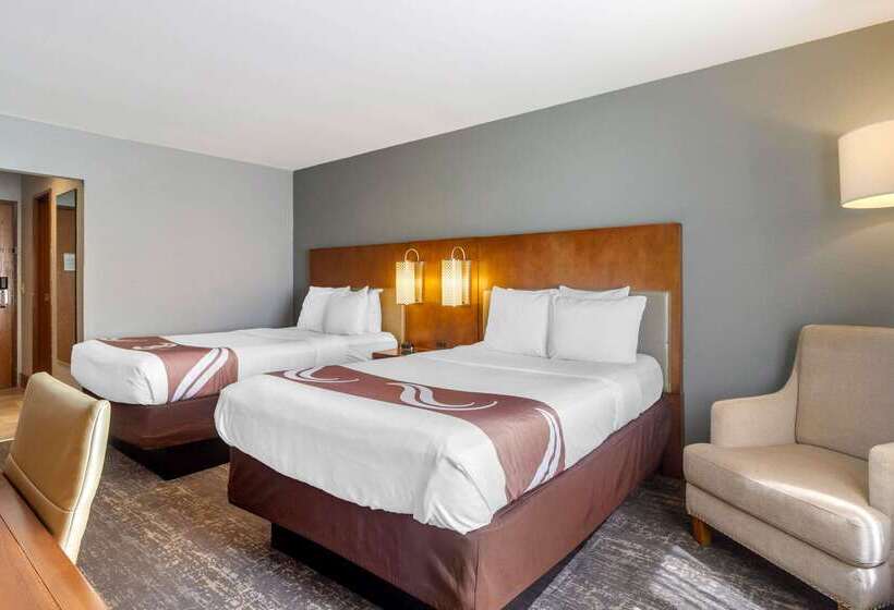 בית מלון כפרי Quality Inn