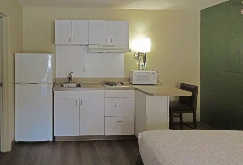 هتل Suburban Studios Raleigh   Crabtree Valley