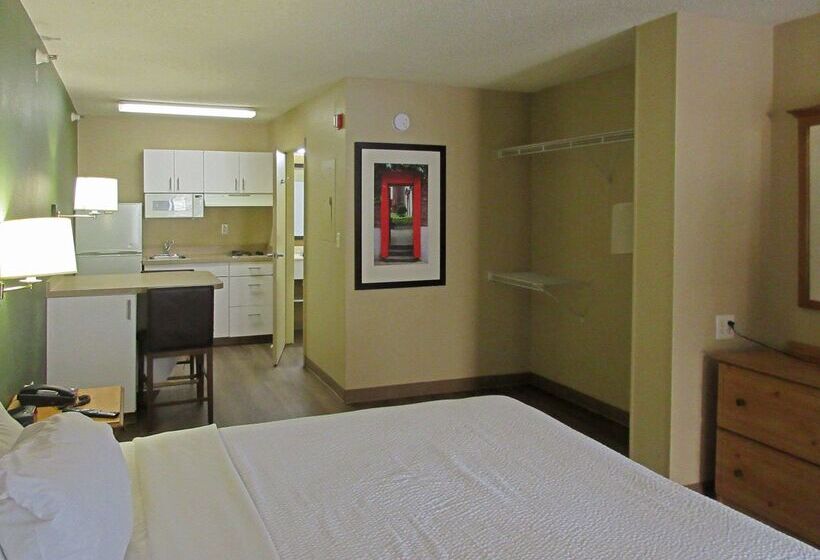 בית מלון כפרי Suburban Studios Raleigh   Crabtree Valley