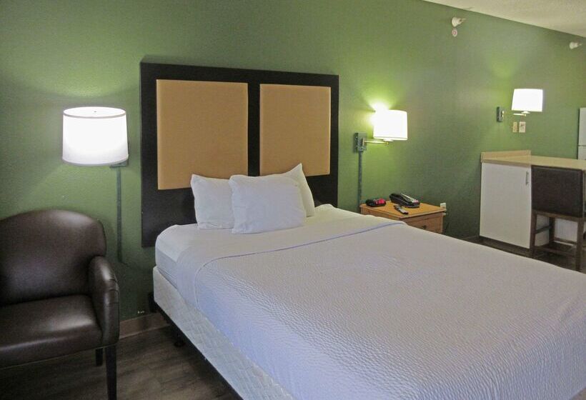 בית מלון כפרי Suburban Studios Raleigh   Crabtree Valley