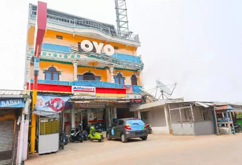 Hotelli Oyo 1880 Ambassador Residence