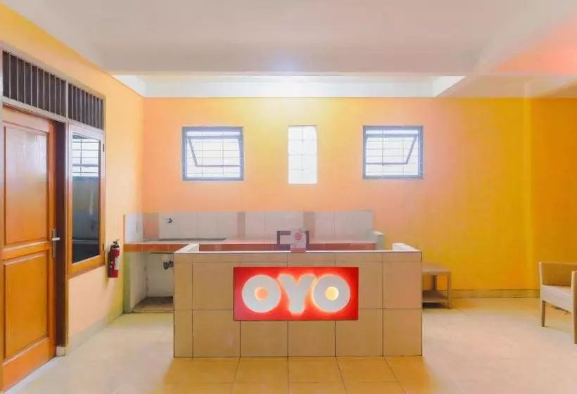 Hotelli Oyo 1880 Ambassador Residence