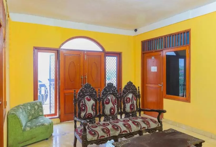 Hotelli Oyo 1880 Ambassador Residence