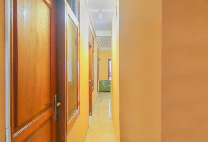 בית מלון כפרי Oyo 1880 Ambassador Residence