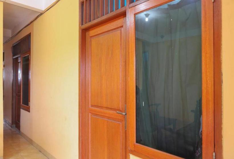 בית מלון כפרי Oyo 1880 Ambassador Residence