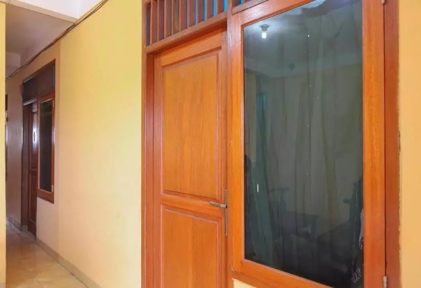 Hotelli Oyo 1880 Ambassador Residence