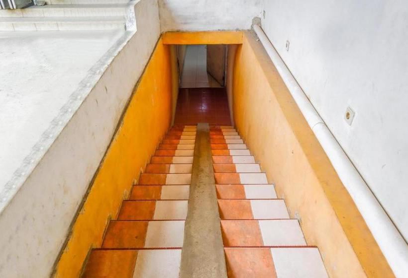 בית מלון כפרי Oyo 1880 Ambassador Residence