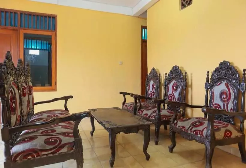 Hotelli Oyo 1880 Ambassador Residence