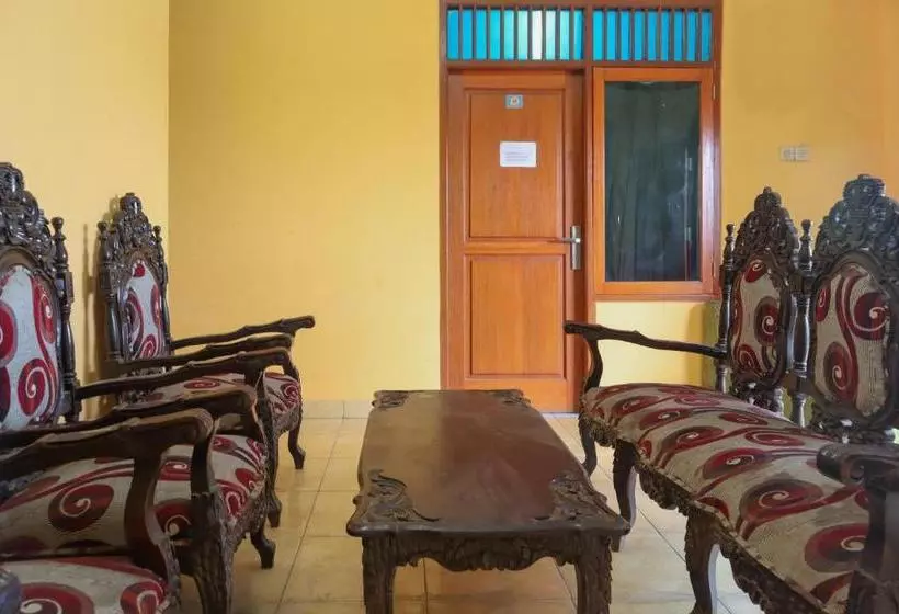 Hotelli Oyo 1880 Ambassador Residence