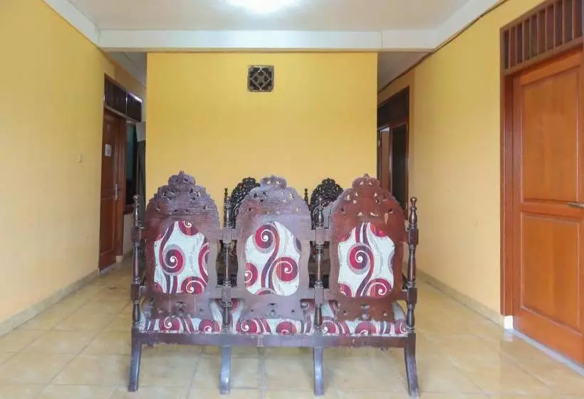 Hotelli Oyo 1880 Ambassador Residence