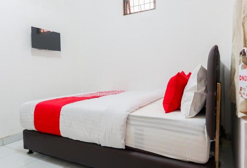 בית מלון כפרי Oyo 1880 Ambassador Residence