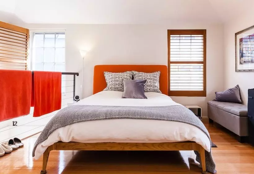 Vera, 1bdr South Melbourne Apartment