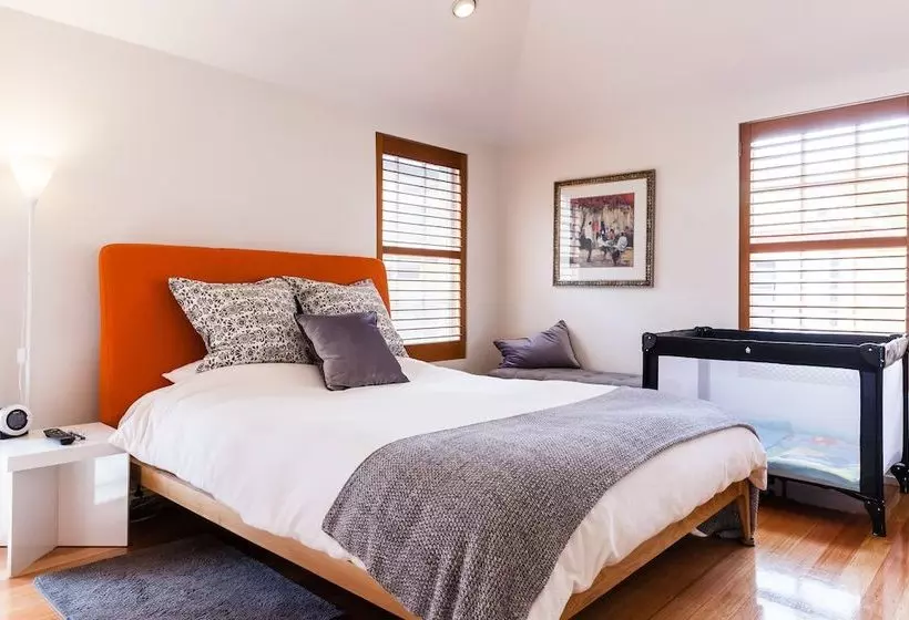 Vera, 1bdr South Melbourne Apartment