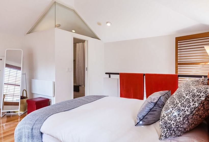 Vera, 1bdr South Melbourne Apartment