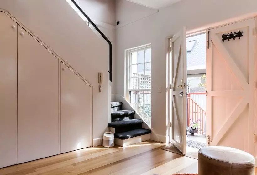 Vera, 1bdr South Melbourne Apartment