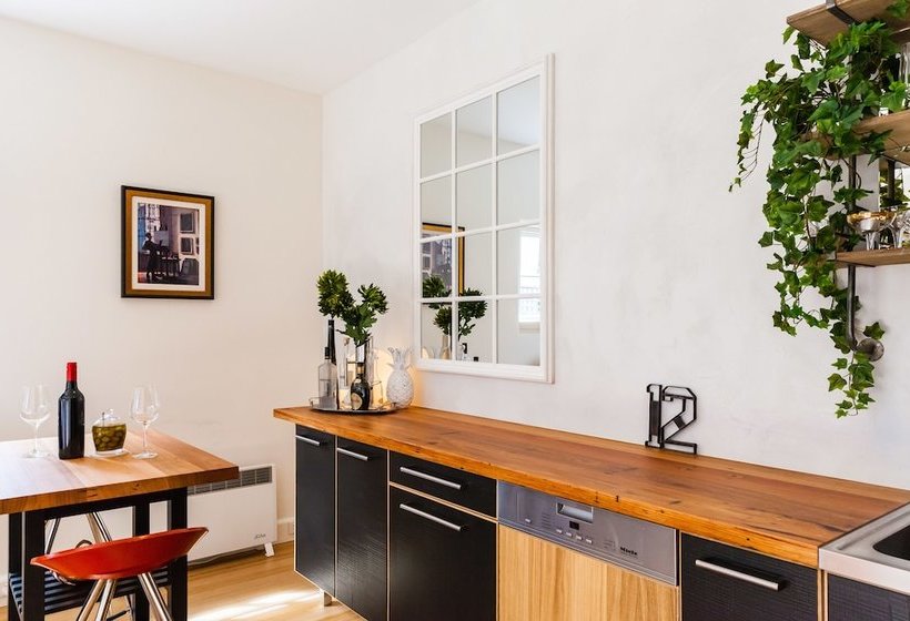 Vera, 1bdr South Melbourne Apartment