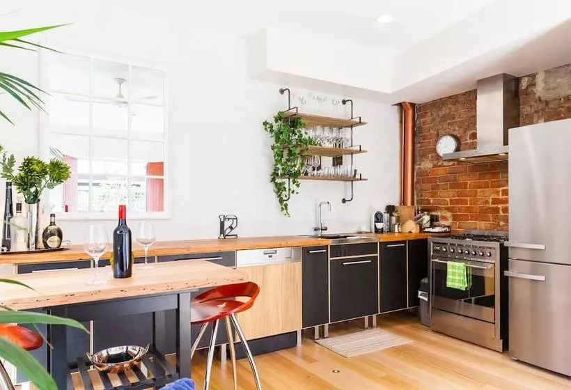 Vera, 1bdr South Melbourne Apartment