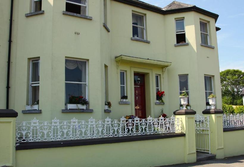 פנסיון Roscaoin House