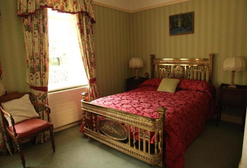 פנסיון Roscaoin House