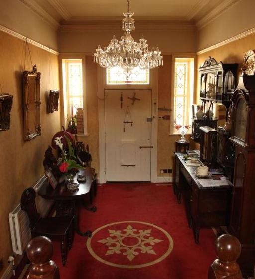 פנסיון Roscaoin House