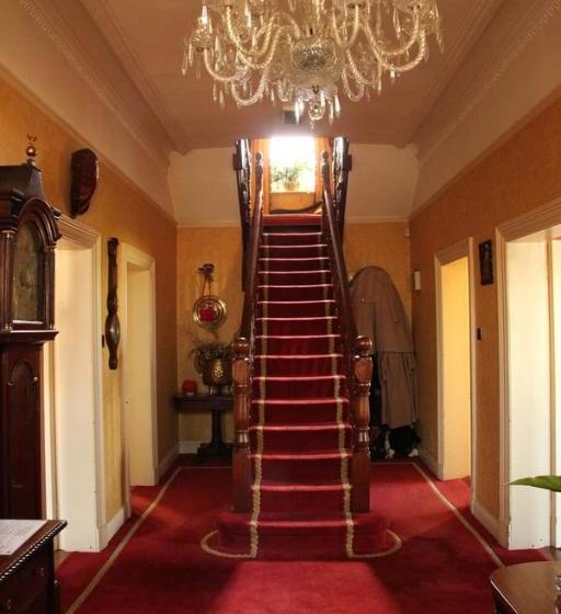 פנסיון Roscaoin House