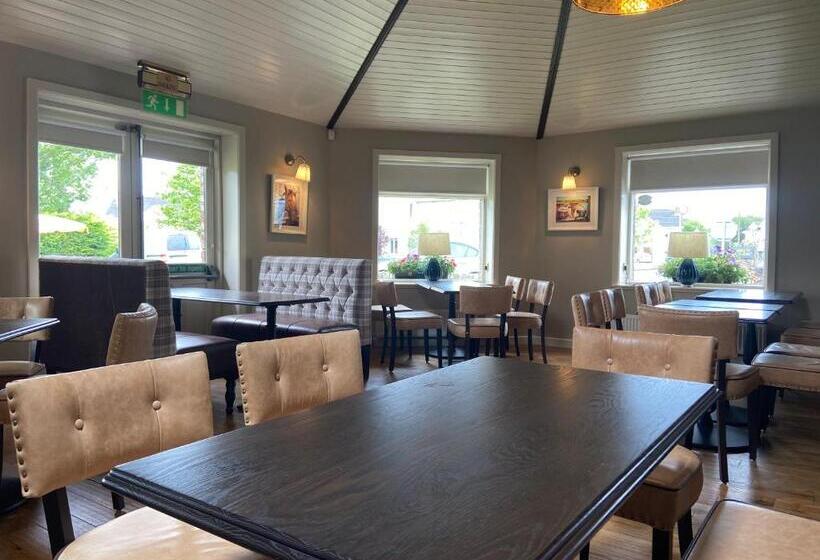 בית מלון כפרי The Copper Still Bar