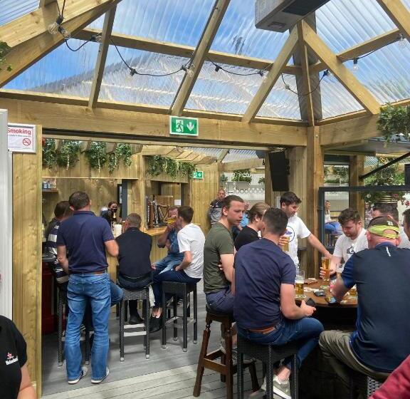 בית מלון כפרי The Copper Still Bar