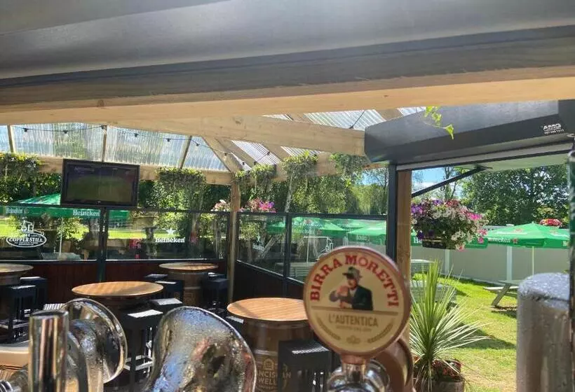 Hotelli The Copper Still Bar