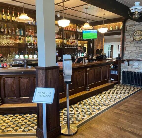 בית מלון כפרי The Copper Still Bar